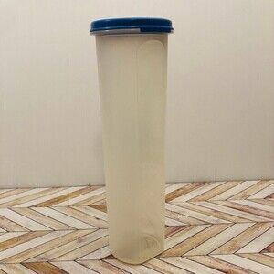 Tupperware Blue Lid Spaghetti Keeper #1661-1 with #1607-5 Lid